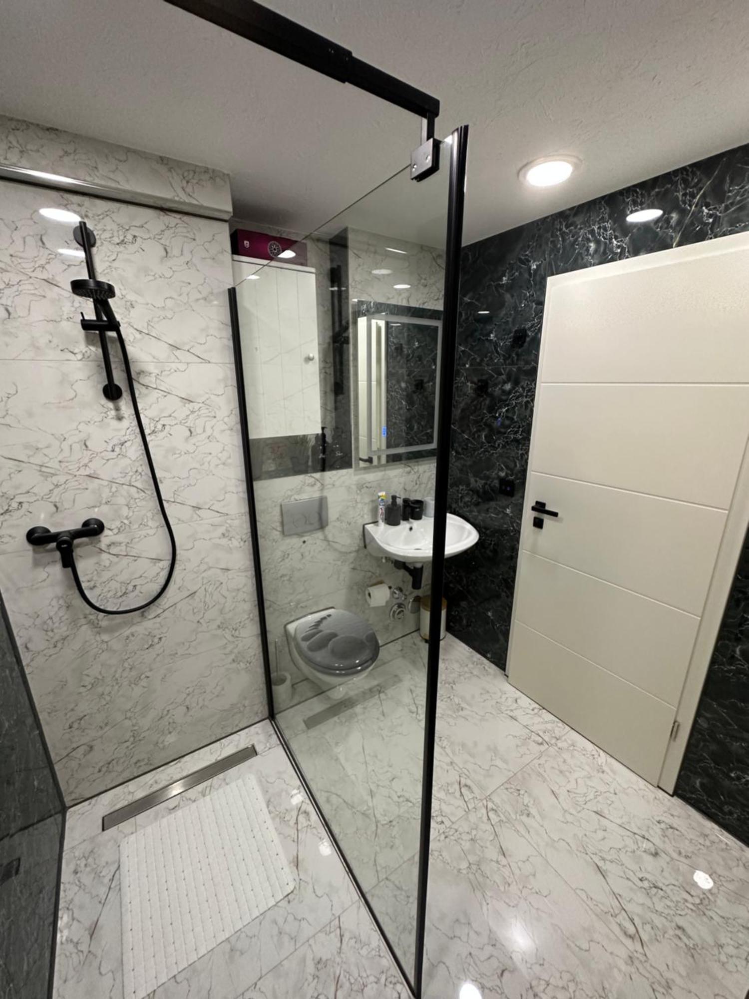 Modern Apartments Neuburg P - Top - 2 Zimmer, Komfort, Balkon, Wi-Fi, Smart Tv, Grosse Dusche, Kueche نوبورغ آن دي دوناو المظهر الخارجي الصورة