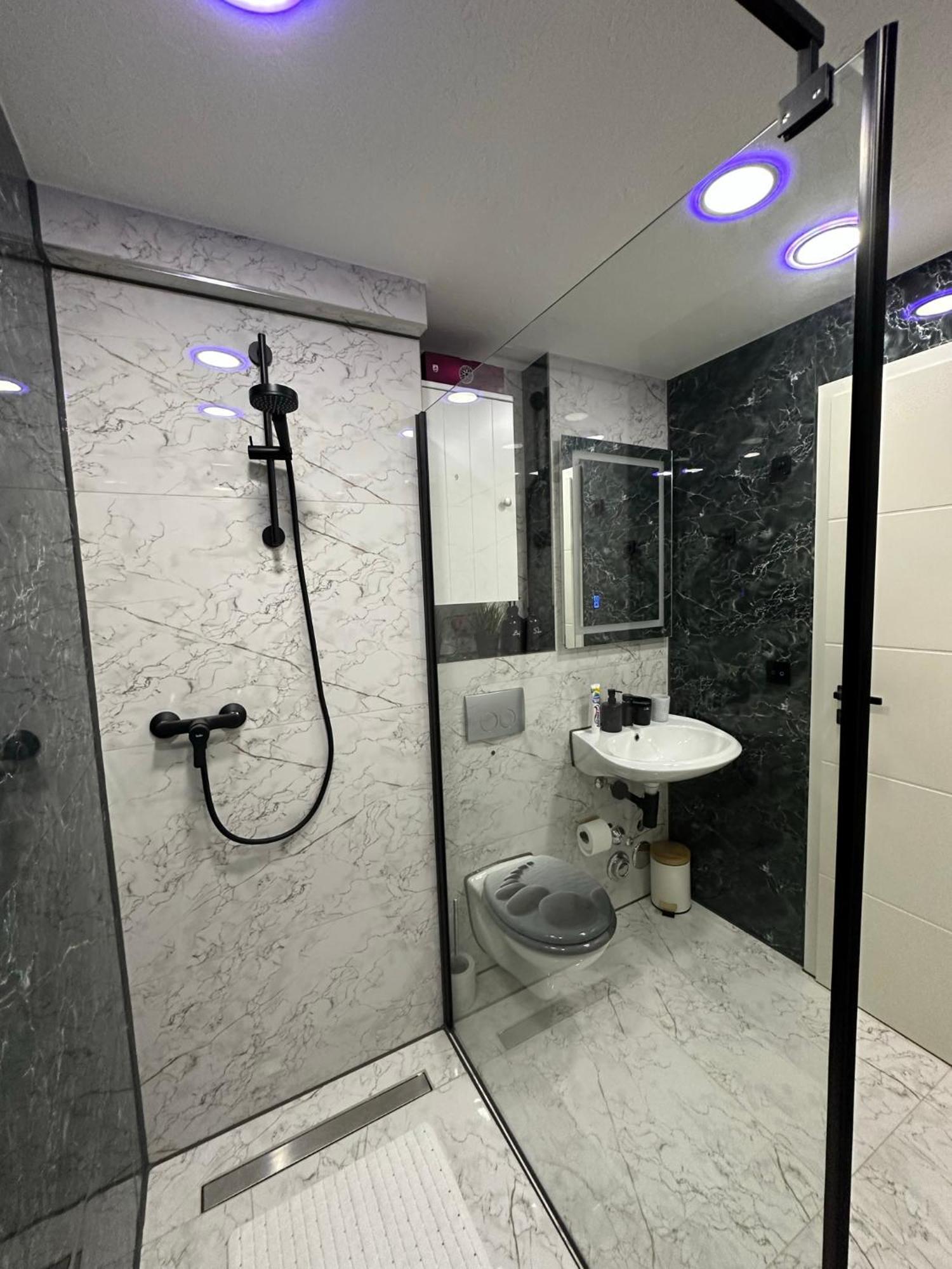 Modern Apartments Neuburg P - Top - 2 Zimmer, Komfort, Balkon, Wi-Fi, Smart Tv, Grosse Dusche, Kueche نوبورغ آن دي دوناو المظهر الخارجي الصورة
